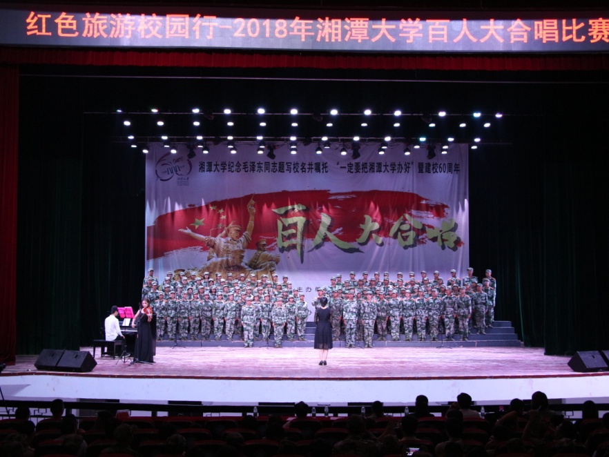 我院合唱团表演中.jpg