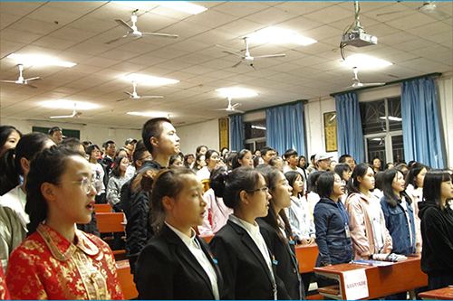 团校学员参观校史馆.jpg