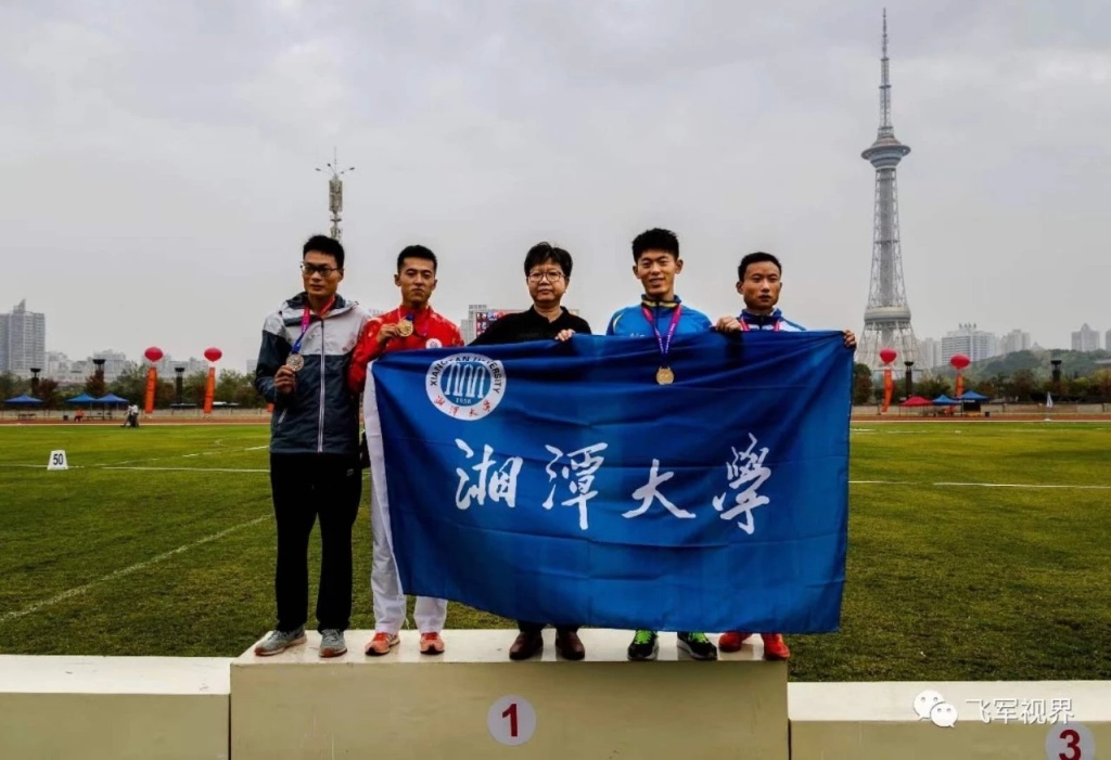 右二为林鑫.jpg