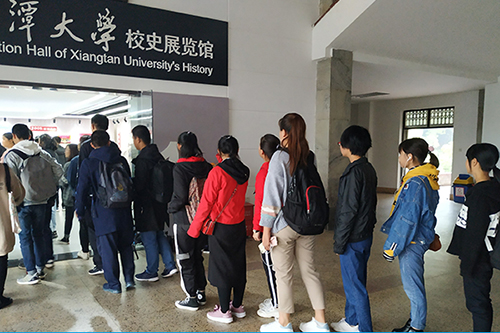团校学员参观校史馆.jpg