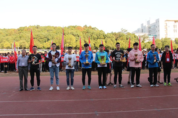 公管院荣获男子团体第一名(右五).jpg