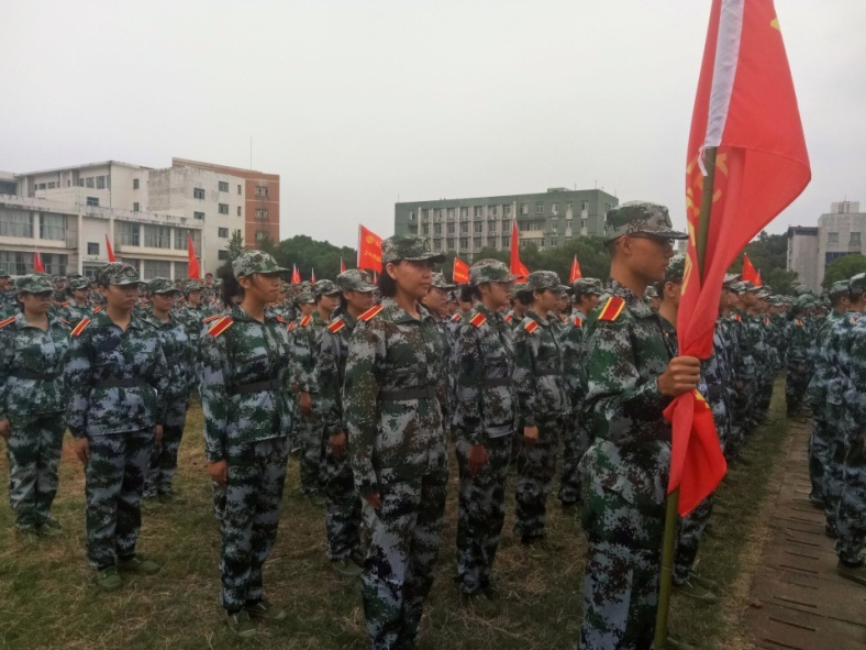 我院新生军训2.jpg
