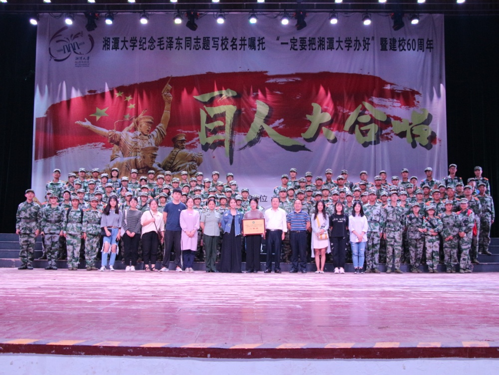 合唱团大合影.jpg